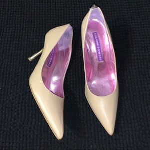 SUZANNE SOMERS Nude Leather Pointy Stiletto Heels